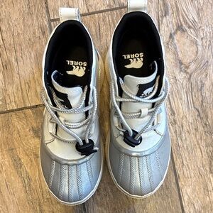 Sorel Kids' snow boots size 4